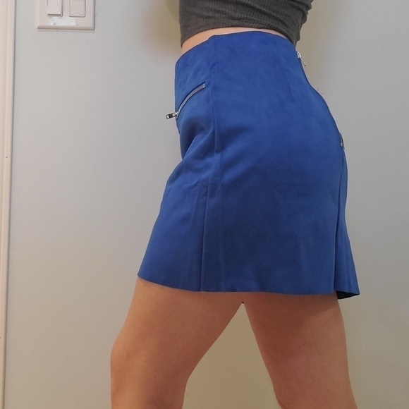 💫NWT By GLAMOROUS Womens High Rise Blue Suede Mini Skirt - Picture 8 of 11